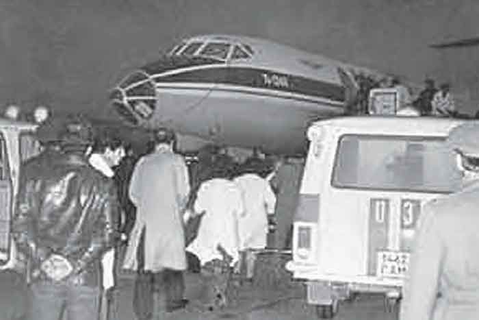 Заложники дети в автобусе ссср. Захват ту 134 Тбилиси 1983. Угон самолета ту 134 в 1983 году. Угон самолёта в Грузии 1983. Угон самолета в Тбилиси в 1983.