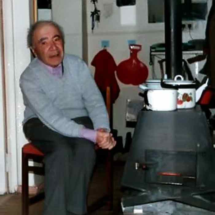 Aкадемик Виктор Амбарцумян предпочитал чай вместо кофе. Год 1993, лютая аодовская зима